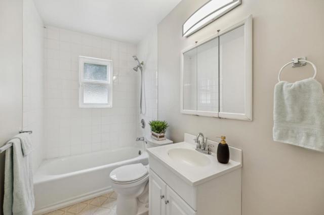 719 Moana Way, Pacifica CA: https://media.crmls.org/mediaz/93b90e65-eb7b-4db6-9831-b0ad0b614b48.jpg
