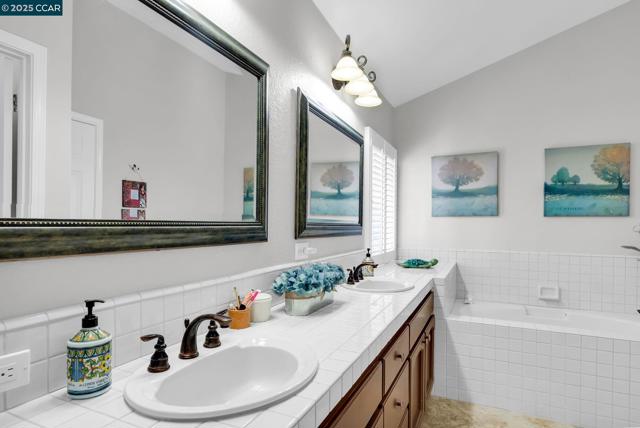 1618 Brush Creek Place, Danville CA: https://media.crmls.org/mediaz/93b92314-e21c-4e51-9ee7-c53370c15380.jpg