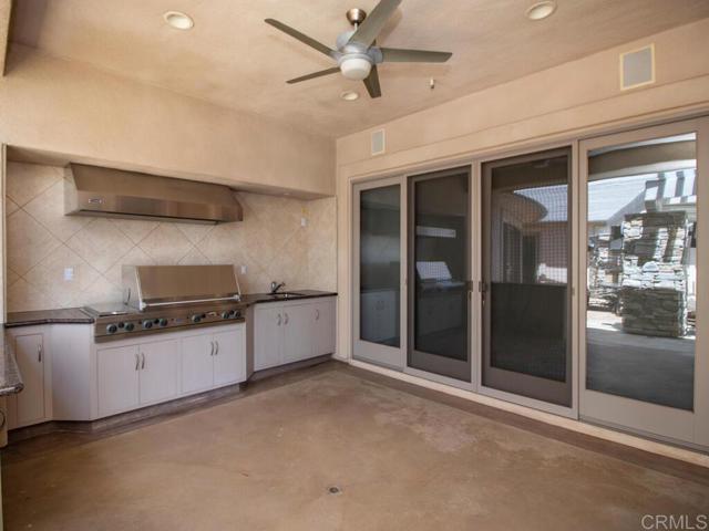6095 Lake Vista Drive, Bonsall CA: https://media.crmls.org/mediaz/93b98d61-39fe-40b8-a380-38b26f7a1bbc.jpg