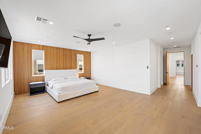 1520 Viewpoint Drive, Oxnard CA: https://media.crmls.org/mediaz/93ba39be-dbee-4a38-a76a-7031238bf76b.jpg