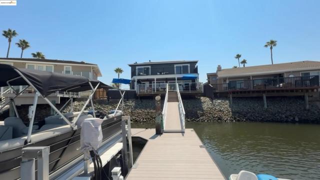 4911 Cabrillo Pt, Discovery Bay CA: https://media.crmls.org/mediaz/93babf07-6fd6-4296-a054-328397d734e3.jpg