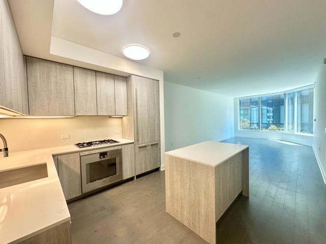 318 Main Street, San Francisco CA: https://media.crmls.org/mediaz/93bad509-717e-4396-ade1-47931c1cae83.jpg