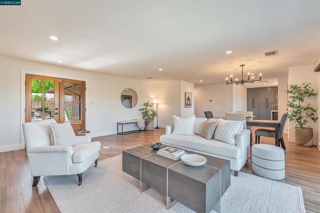 3674 Northridge Dr, Concord CA: https://media.crmls.org/mediaz/93baf3d0-3d3d-4775-9d51-711c4f90eafa.jpg