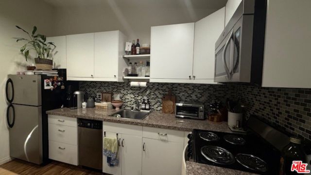 3842 College Avenue, Culver City CA: https://media.crmls.org/mediaz/93bb41b3-d09c-4bd8-9d90-258676535847.jpg