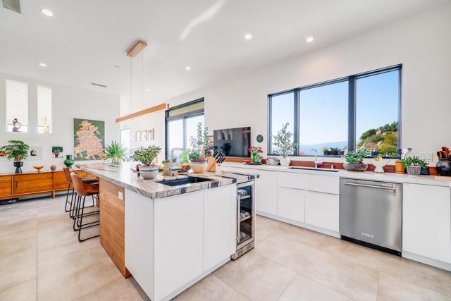 403 Black Canyon Place, Ramona CA: https://media.crmls.org/mediaz/93bb49bb-595d-4511-af5f-f62aeb03dc01.jpg