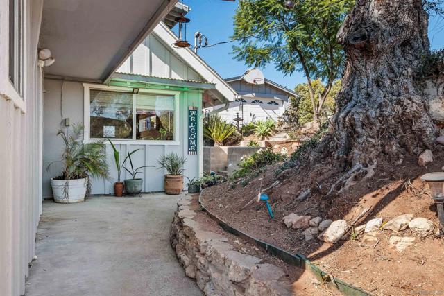 11270 San Luis Rey Dr, Valley Center CA: https://media.crmls.org/mediaz/93bb6d80-34d4-4c6e-8692-54595c86331b.jpg