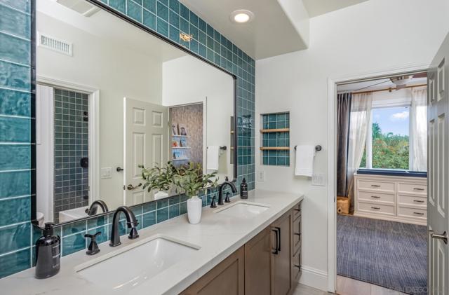 2815 Santa Fe Vista Ct, Encinitas CA: https://media.crmls.org/mediaz/93bbba51-1702-454c-96db-b15ca4f4d0a2.jpg