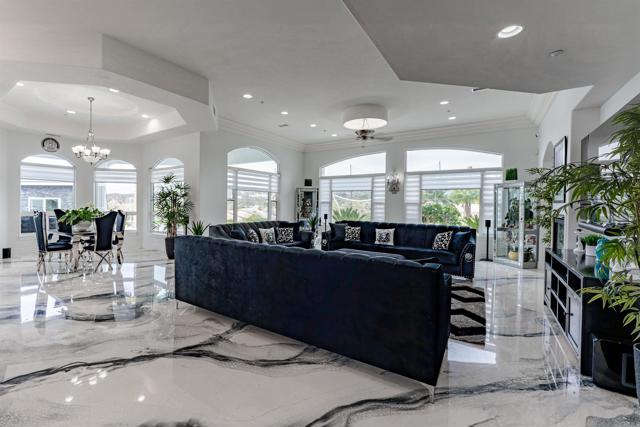 733 CLAYBURN CT, Alpine CA: https://media.crmls.org/mediaz/93bc3e98-6901-49d9-99cf-aa1490df19ed.jpg