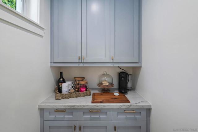 552 G Avenue, Coronado CA: https://media.crmls.org/mediaz/93bd5f4e-b05a-40e1-9b23-00d41ad4ceeb.jpg
