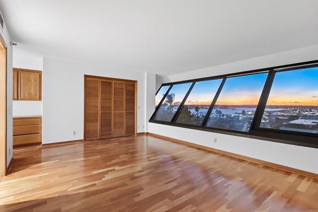 230 W Laurel Street, San Diego CA: https://media.crmls.org/mediaz/93bd8492-7b5f-4110-9c78-7cd4fabb162e.jpg