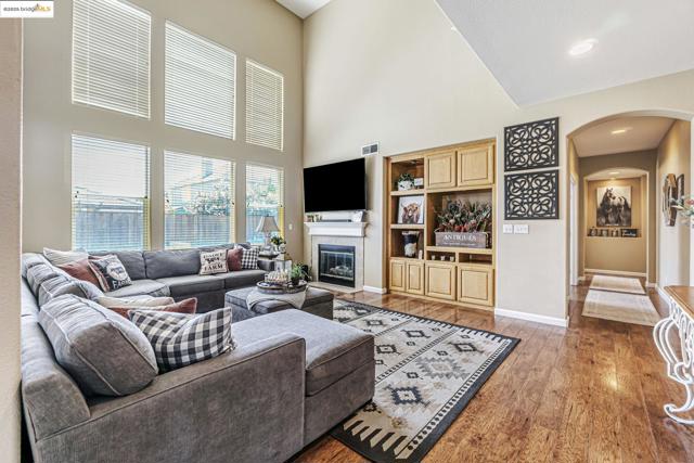 2480 Stanford Way, Antioch CA: https://media.crmls.org/mediaz/93bde4d3-0cc3-4951-90f4-8cfdcc162432.jpg