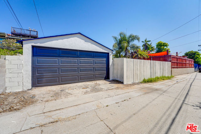 1981 Wilbur Avenue, San Diego CA: https://media.crmls.org/mediaz/93be1126-13bd-47c9-bd72-ec2fd3f7db53.jpg