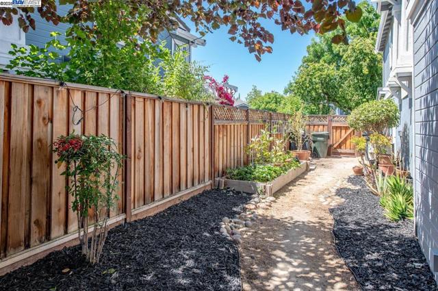 1749 Corte Sueno, Livermore CA: https://media.crmls.org/mediaz/93bee741-e964-4a5e-96ac-6617f8c14010.jpg