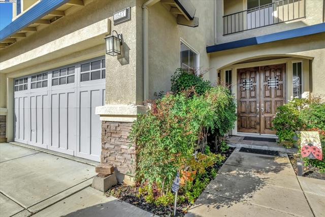 1517 Rampart Way, Brentwood CA: https://media.crmls.org/mediaz/93bef72d-0abe-4706-ad2b-fd333da9348e.jpg