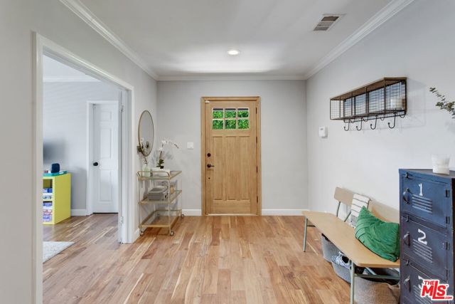 5732 Tobias Avenue photo 8