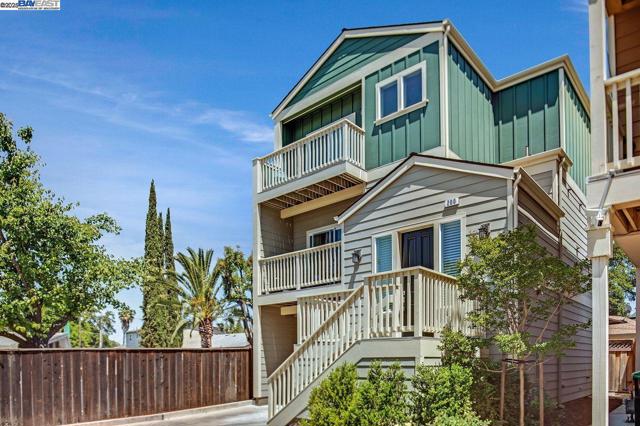 200 Valletta Ln, Pleasanton CA: https://media.crmls.org/mediaz/93bf2995-9f54-46d4-b03d-8eecf2ba5e55.jpg