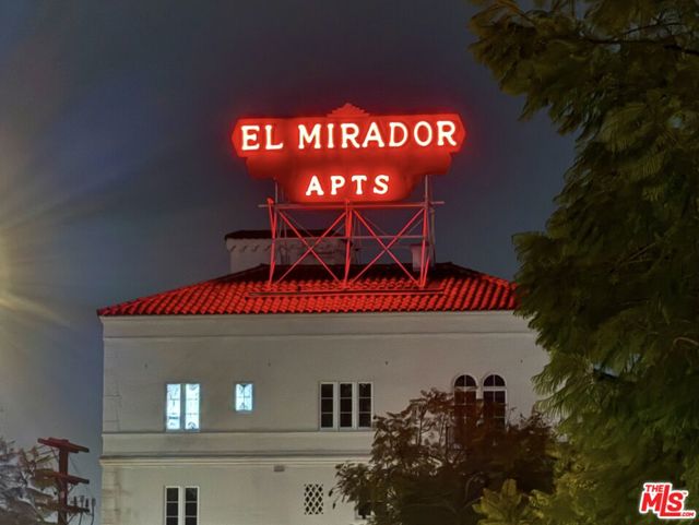 1302 N Sweetzer Avenue, West Hollywood CA: https://media.crmls.org/mediaz/93bf3db3-fc26-4e30-bc97-b8b2be16c325.jpg