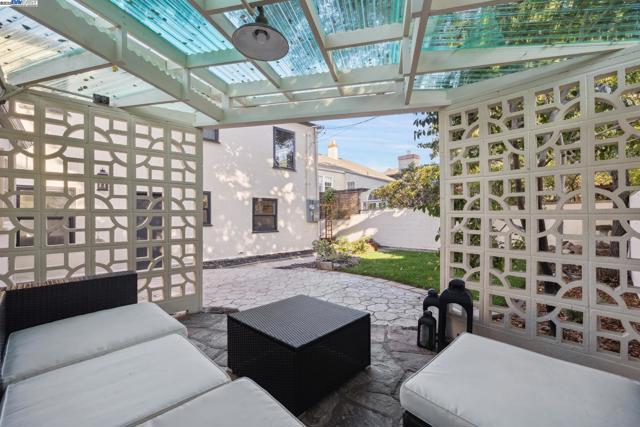 1728 Cambridge Dr, Alameda CA: https://media.crmls.org/mediaz/93bf450c-a484-4d65-b33e-d403078855fe.jpg