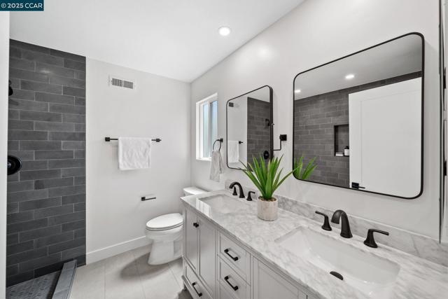 117 Brighton Rd, Alameda CA: https://media.crmls.org/mediaz/93bfe1b7-2306-4096-85be-2a6fb3b73e67.jpg