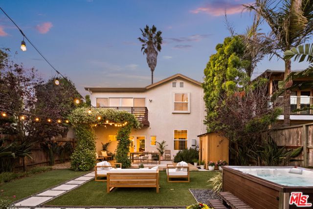 630 Brooks Avenue, Venice CA: https://media.crmls.org/mediaz/93c05b34-82f1-47a7-b46f-c4e7aa22175b.jpg