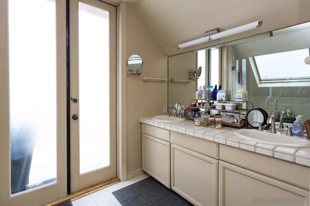 722 724 San Luis Rey Place, San Diego CA: https://media.crmls.org/mediaz/93c0ff0b-f2c7-4379-9dbb-2237e995b4e4.jpg