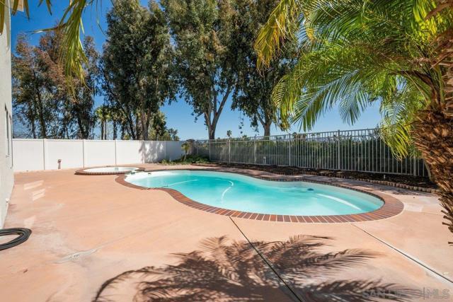 43072 Corte Tolosa, Temecula CA: https://media.crmls.org/mediaz/93c132fd-86b7-43a9-847d-f78078bb84c1.jpg