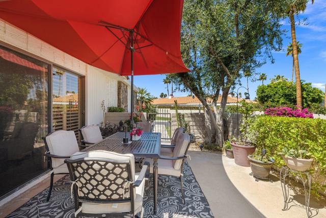 74903 Chateau Circle, Indian Wells CA: https://media.crmls.org/mediaz/93c17d3f-6cf6-4af8-8a01-d2a95cc3d343.jpg