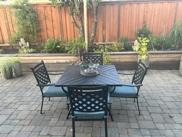 588 E Angela St, Pleasanton CA: https://media.crmls.org/mediaz/93c1d124-56ae-47d5-85d0-0f2e3d709b99.jpg