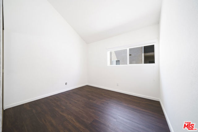 7631 Reseda Boulevard, Reseda CA: https://media.crmls.org/mediaz/93c23aff-838b-4d73-b57f-d16971132e61.jpg