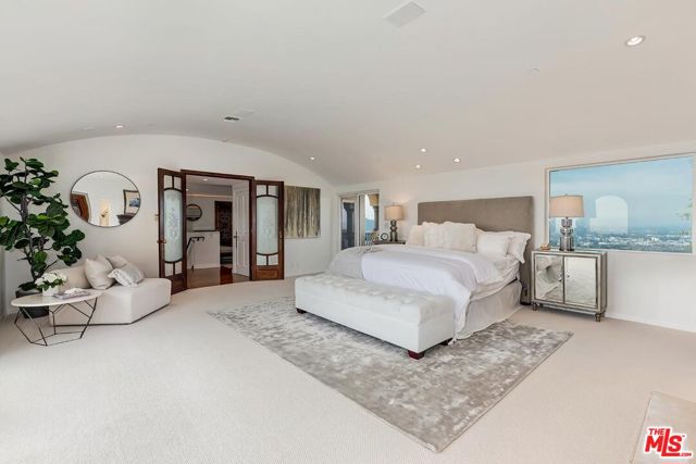 3595 Wonder View Drive, Los Angeles CA: https://media.crmls.org/mediaz/93c24f3e-9c65-4839-a96d-69970345ea59.jpg