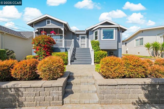 708 Pomona Ave, El Cerrito CA: https://media.crmls.org/mediaz/93c2bbed-010b-457b-bd70-275f1ec8ed8b.jpg