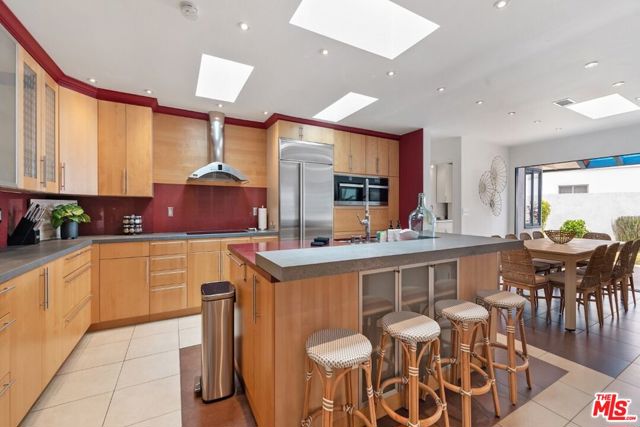 5916 Via Zurita, La Jolla CA: https://media.crmls.org/mediaz/93c31b87-660b-4e2b-b286-c6ae5da6042e.jpg