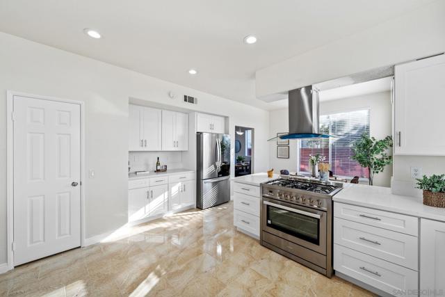1117 Camino Biscay, Chula Vista CA: https://media.crmls.org/mediaz/93c32d35-7a4d-4a46-b34b-d17cbe719440.jpg