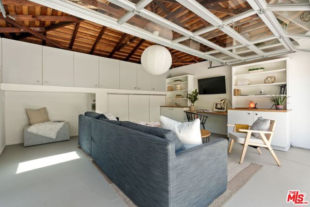 4148 Mentone Avenue, Culver City CA: https://media.crmls.org/mediaz/93c33240-2349-4806-8790-918ec51d748e.jpg