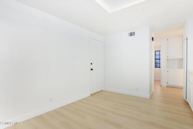 Kitchen eating area