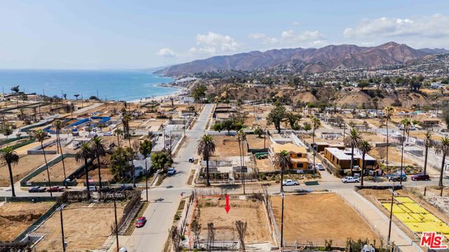 500 Swarthmore Avenue, Pacific Palisades CA: https://media.crmls.org/mediaz/93c369ac-441f-43b5-b5f0-39b6348f6af6.jpg