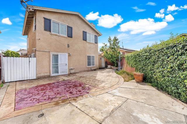 3585 Acacia St, San Diego CA: https://media.crmls.org/mediaz/93c38926-9d65-4ea5-a65a-116673ed524e.jpg