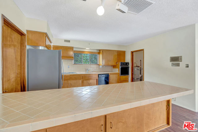 9855 Emperor Avenue, Arcadia CA: https://media.crmls.org/mediaz/93c41c01-7c24-4105-826c-837e884605ac.jpg