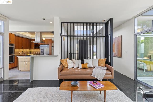 7145 View Ave, El Cerrito CA: https://media.crmls.org/mediaz/93c43ea4-a35c-4d83-98a0-bf0188ebd3d6.jpg