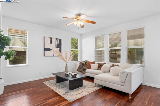 1525 Whispering Oaks Way, Pleasanton CA: https://media.crmls.org/mediaz/93c50ade-5e40-4f44-806b-6dc6c8ff61d8.jpg