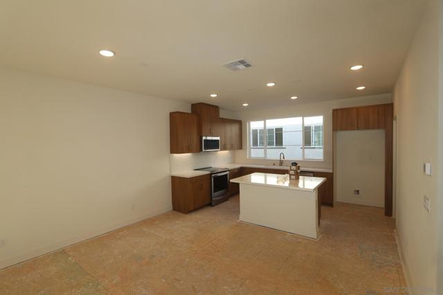 12811 ENCANTADORA Unit 31, San Diego CA: https://media.crmls.org/mediaz/93c50e02-a879-4f89-9dec-04a03d6aff25.jpg
