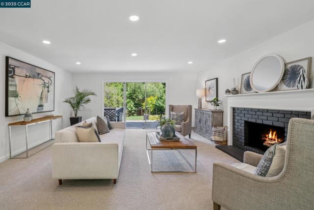 6 Greenwood Ct, Orinda CA: https://media.crmls.org/mediaz/93c62a53-d830-462c-b32a-61a87032a0ee.jpg