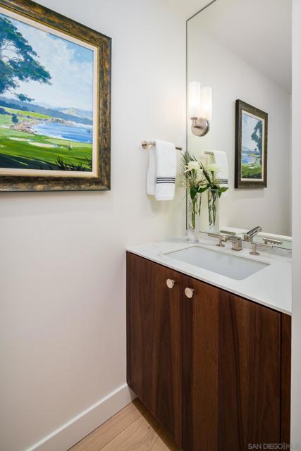 939 Coast Blvd, La Jolla CA: https://media.crmls.org/mediaz/93c6472f-76c2-4ce8-afd4-bad48f201617.jpg