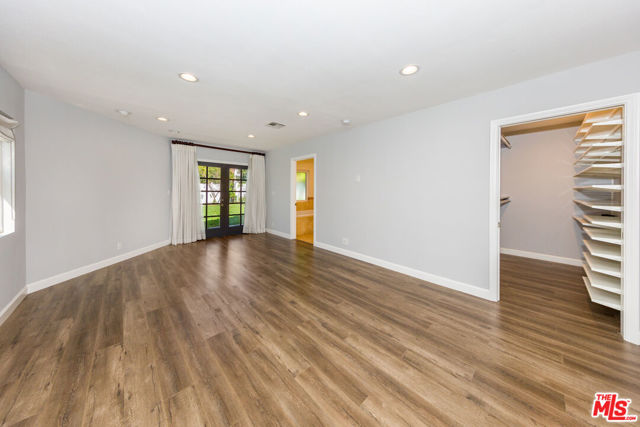 4503 Vesper, Sherman Oaks CA: https://media.crmls.org/mediaz/93c7ad05-9c79-40a0-8367-d6162d5ac6cc.jpg