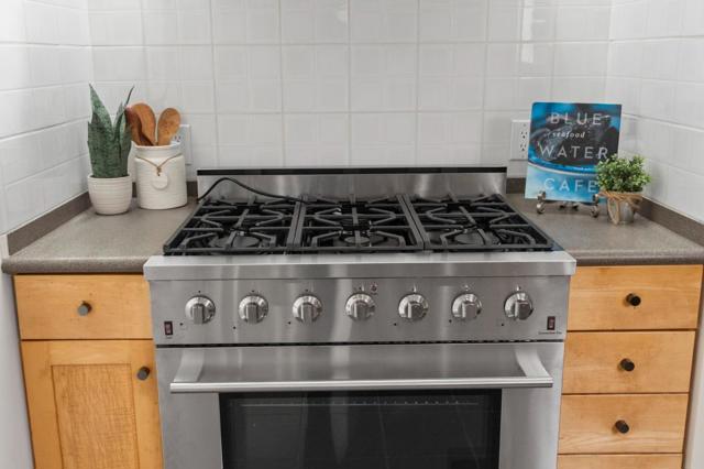 154 Stanyan Street, San Francisco CA: https://media.crmls.org/mediaz/93c7ceff-22dd-474d-ba05-afe27a1ce6f5.jpg