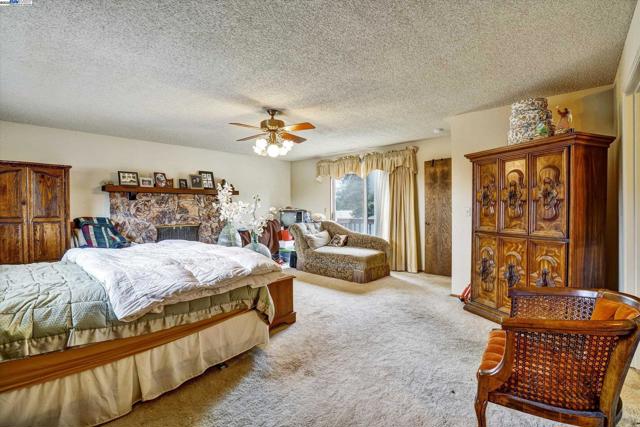664 Berry Ave, Hayward CA: https://media.crmls.org/mediaz/93c85290-b31e-4e68-9028-1ef9d58b9a4a.jpg