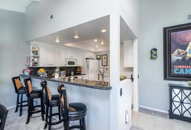 Detail Gallery Image 4 of 16 For 1165 Santa Helena Park Ct, Solana Beach,  CA 92075 - 2 Beds | 2/1 Baths