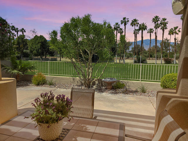 285 Kavenish Drive, Rancho Mirage CA: https://media.crmls.org/mediaz/93c8d28d-f5e1-46e8-9352-093de594e3ed.jpg