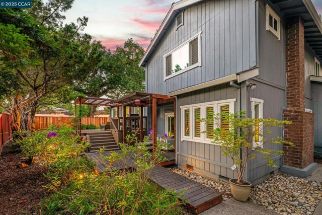 101 Stowbridge Ct., Danville CA: https://media.crmls.org/mediaz/93c8ee9d-e0c4-4776-af7e-4eaf62e4b42b.jpg