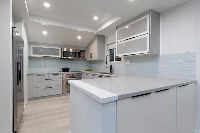 Detail Gallery Image 11 of 25 For 338 Shoemaker, Solana Beach,  CA 92075 - 3 Beds | 2/1 Baths